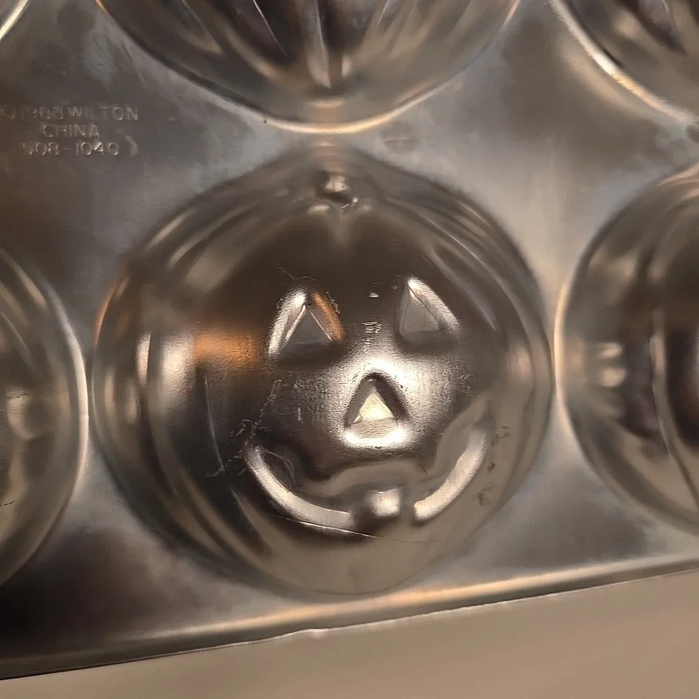 Mini Pumpkins Cake Pan 6‎ Cavity Mold Fall Halloween 1983 Wilton 508-1040